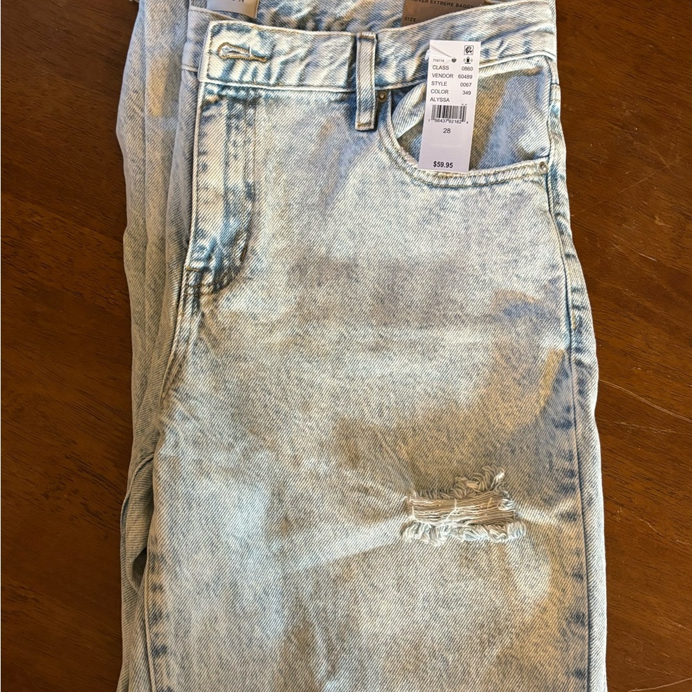 NWT PacSun Ripped Parker Extreme Baggy Jeans size 28.